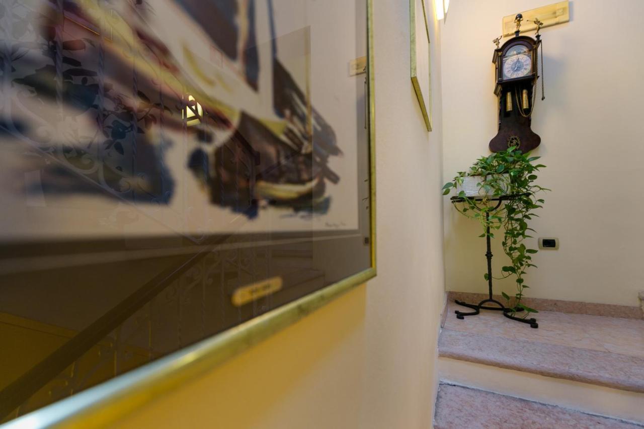 Hotel Pace Sirmione Exterior photo